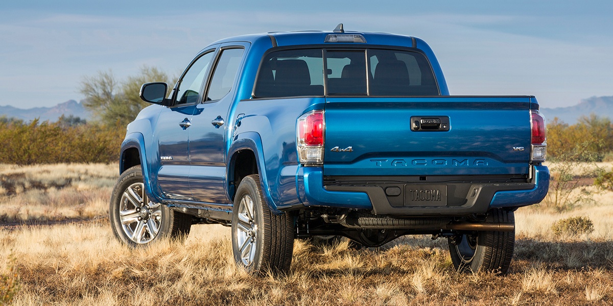 NAIAS_2016_Toyota_Tacoma_002.jpg