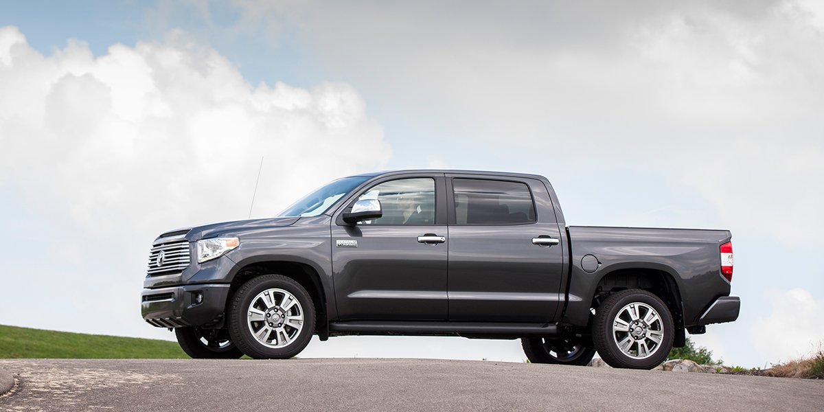 2014_Toyota_Tundra_Platinum_001.jpg